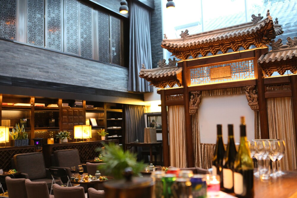 Hotel Bar