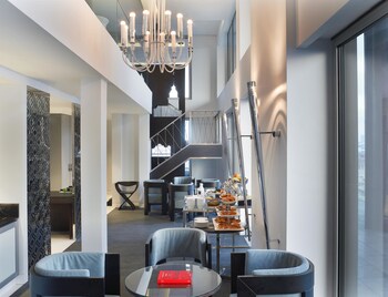 Hotel Bar