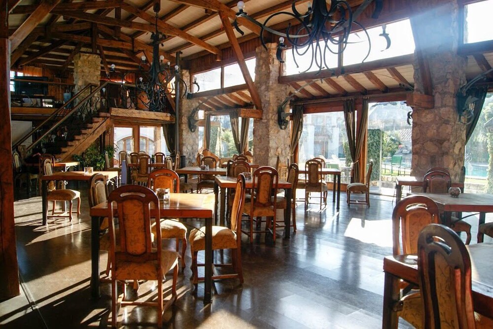 Couples Dining