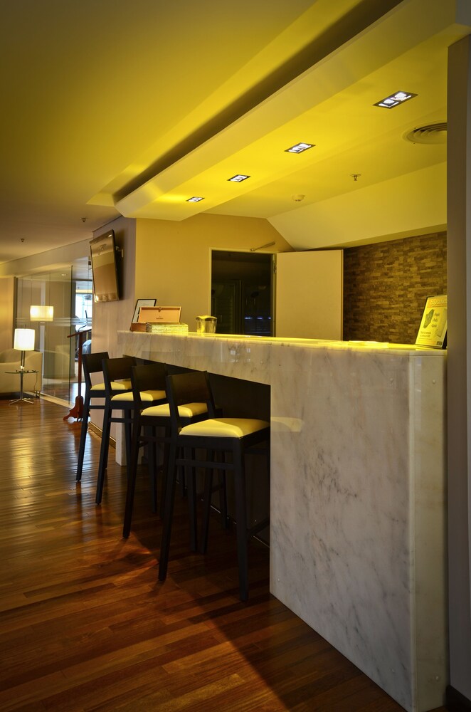 Hotel Bar
