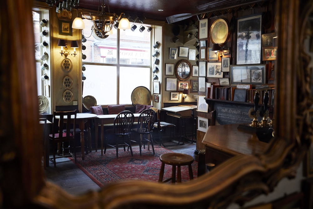 Hotel Bar