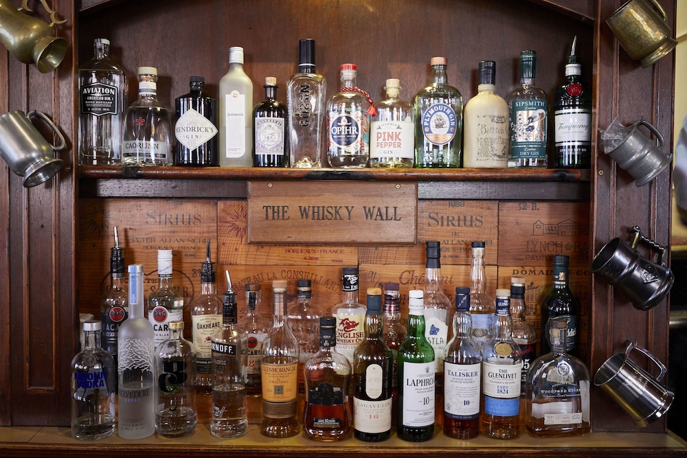 Hotel Bar