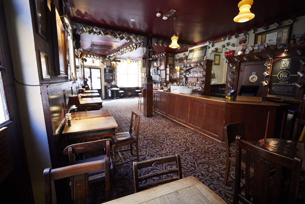 Hotel Bar