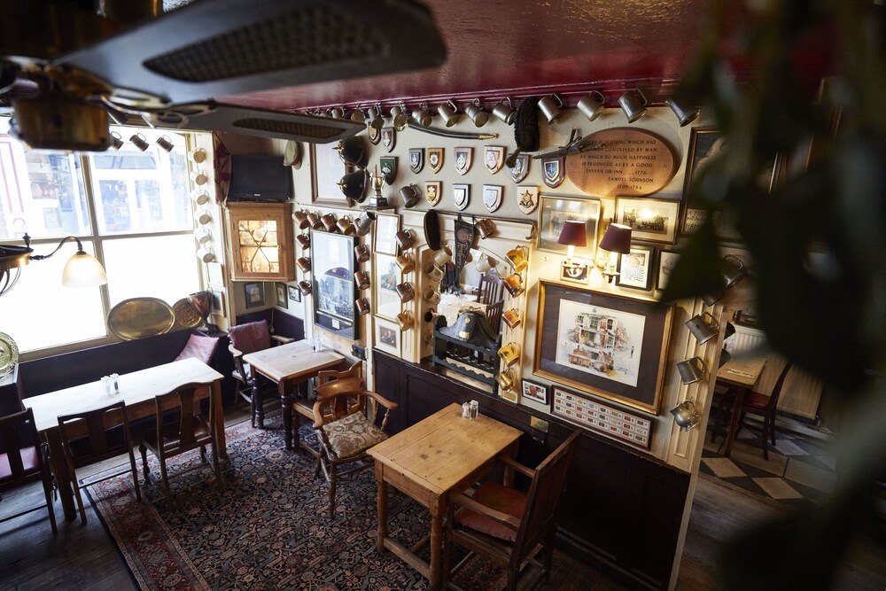 Hotel Bar