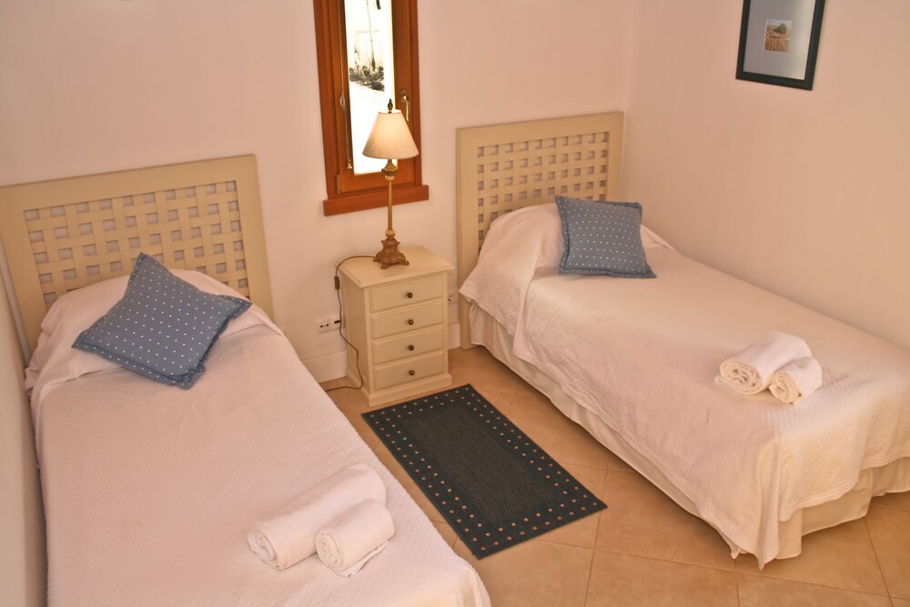 Villa Four Bedroom up to 8 persons - Guestroom