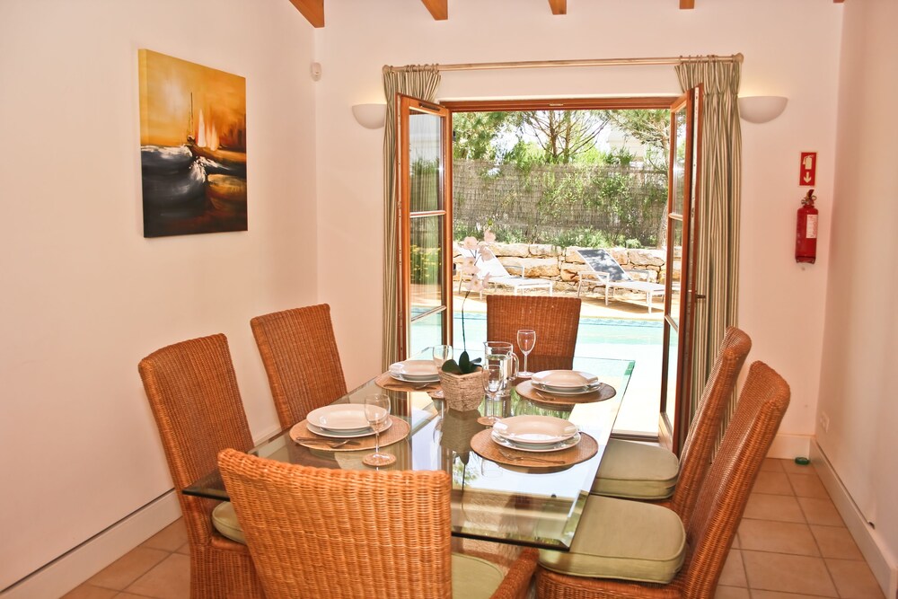 Three Bedroom Villa Standard up to 6 persons - In-Room Dining