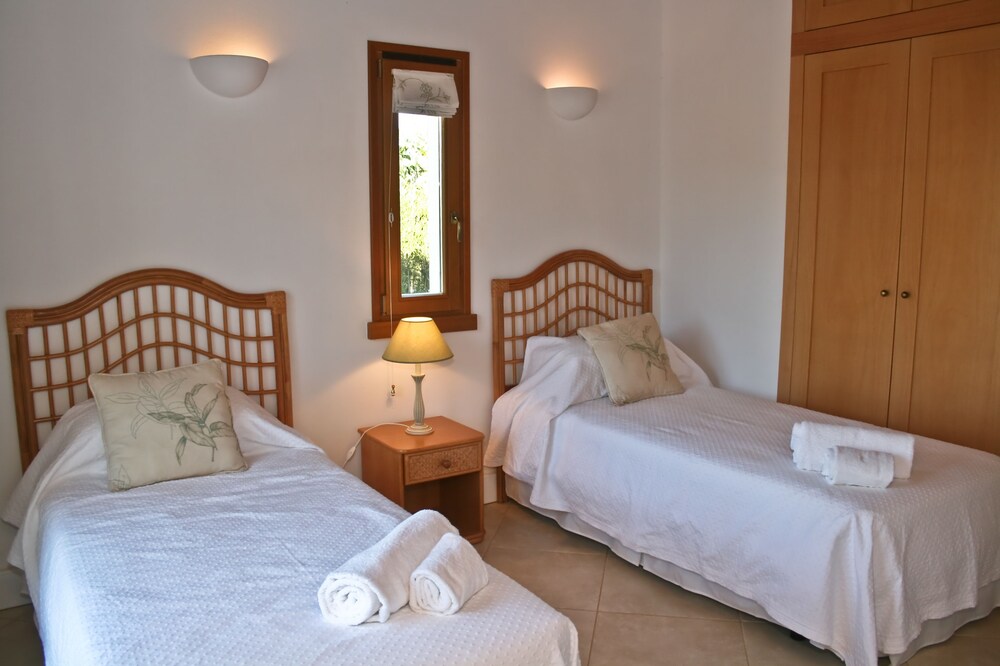 Villa Four Bedroom up to 8 persons - Guestroom
