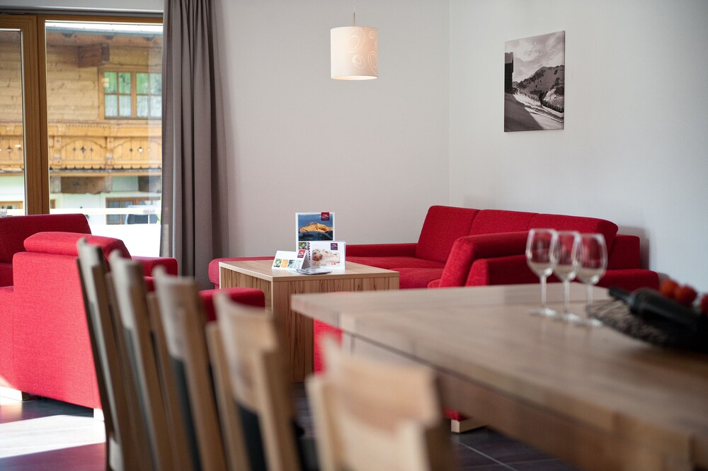 Apartment, 4 Bedrooms, Balcony, Mountain View (Alpine Premium) - Guestroom
