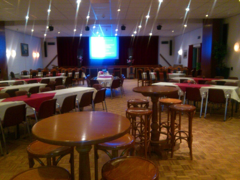 Hotel Lounge
