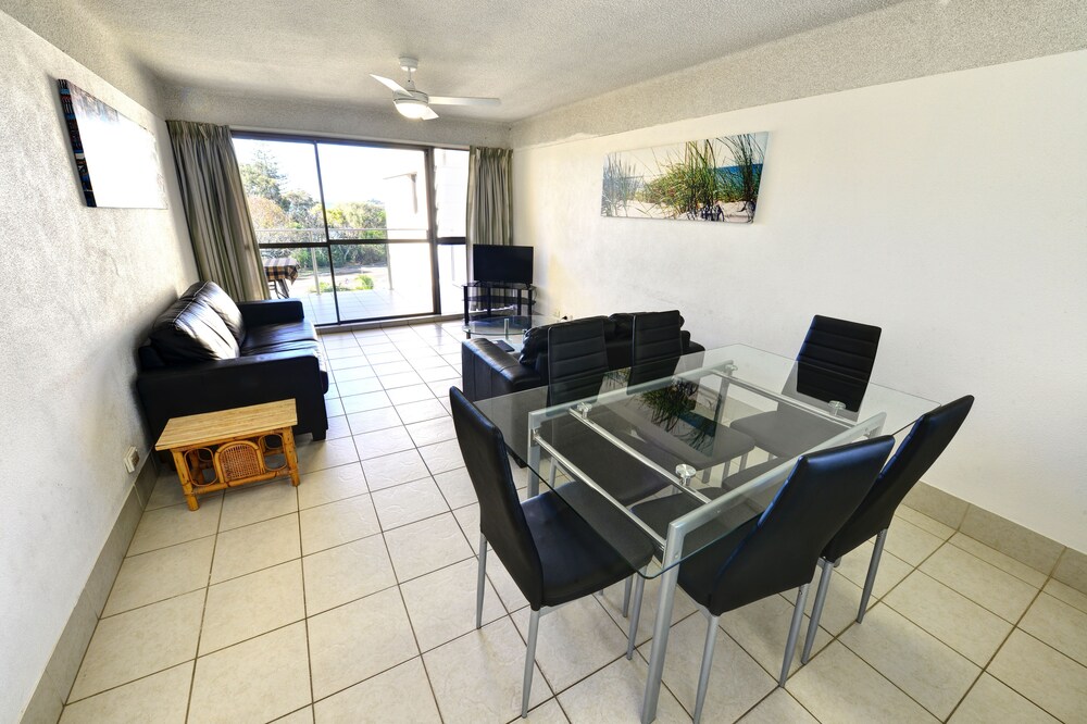 Economy Apartment, 3 Bedrooms - Living Area