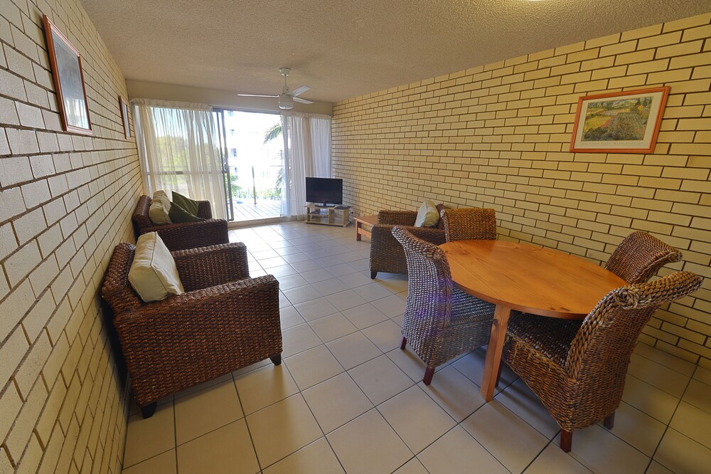 Basic Apartment, 2 Bedrooms - Living Area