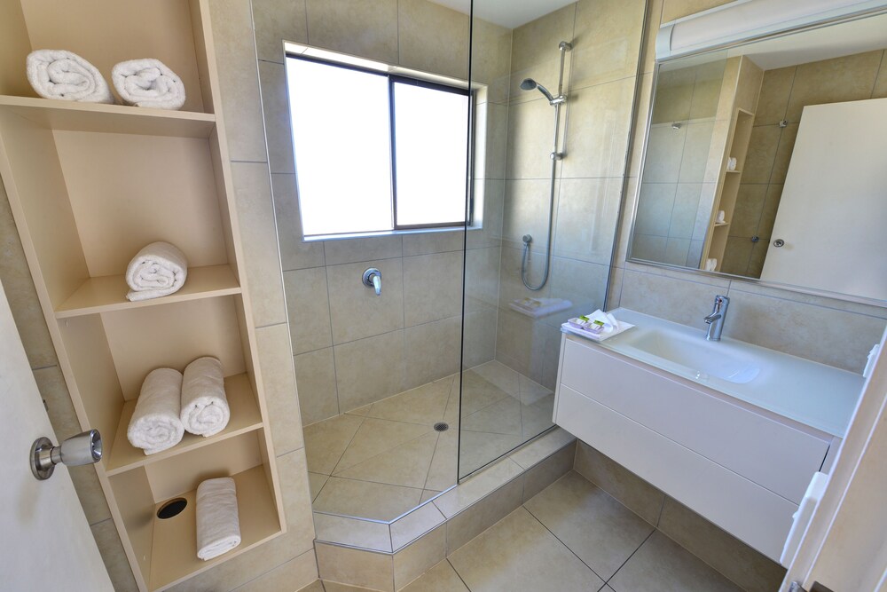 Economy Apartment, 3 Bedrooms - Bathroom