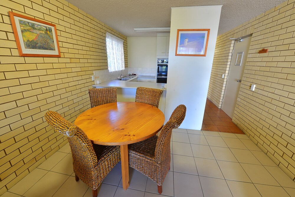 Basic Apartment, 2 Bedrooms - In-Room Dining