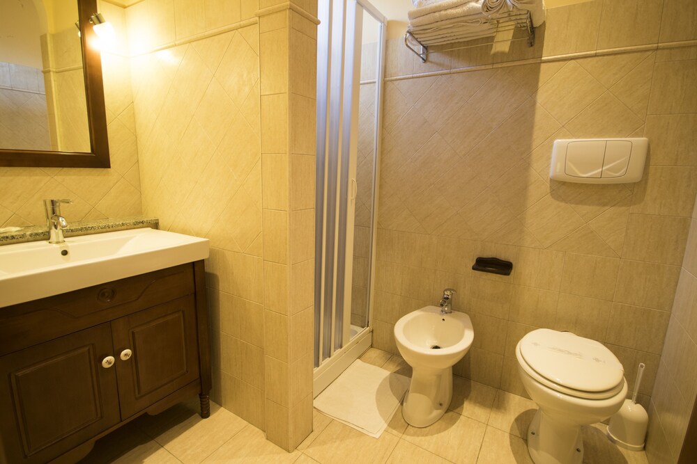 Superior Double Room, 1 Double Bed, Non Smoking, Private Bathroom - Bathroom