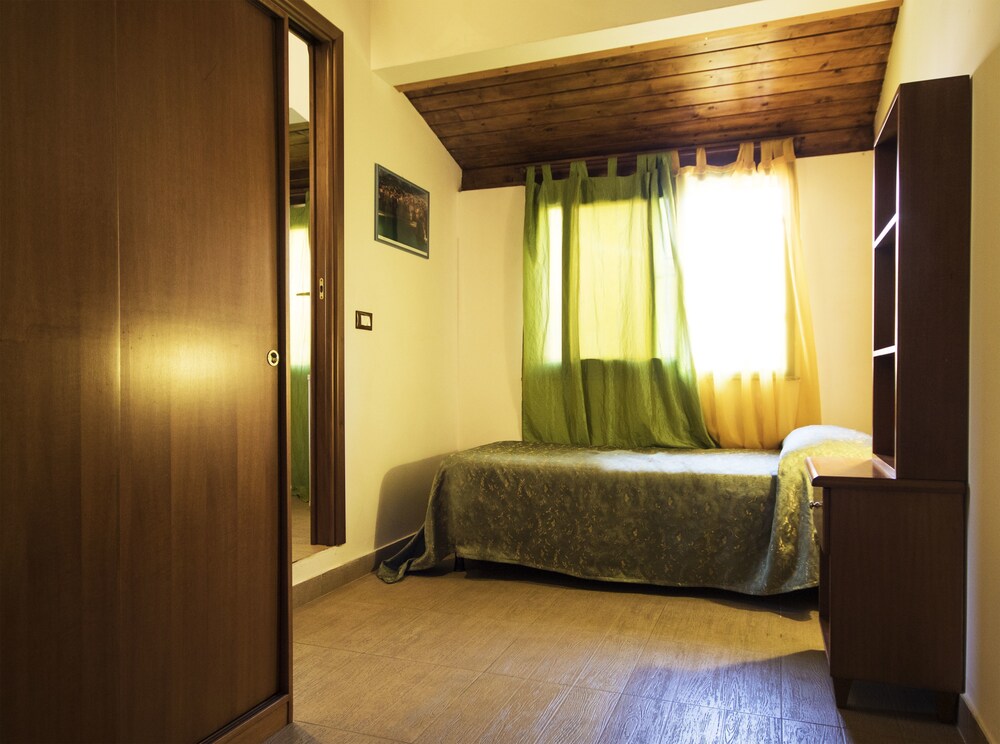 Superior Double Room, 1 Double Bed, Non Smoking, Private Bathroom - Guestroom