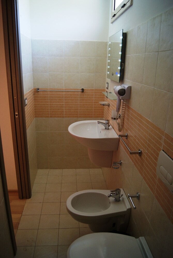 Studio - Bathroom