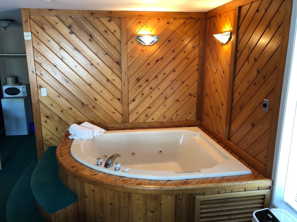 Jetted Tub