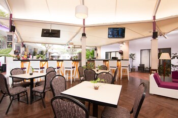 Hotel Lounge