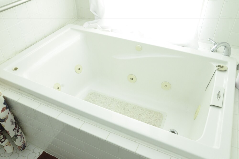 Jetted Tub