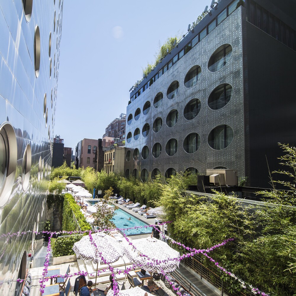 Outdoor pool, Dream Downtown