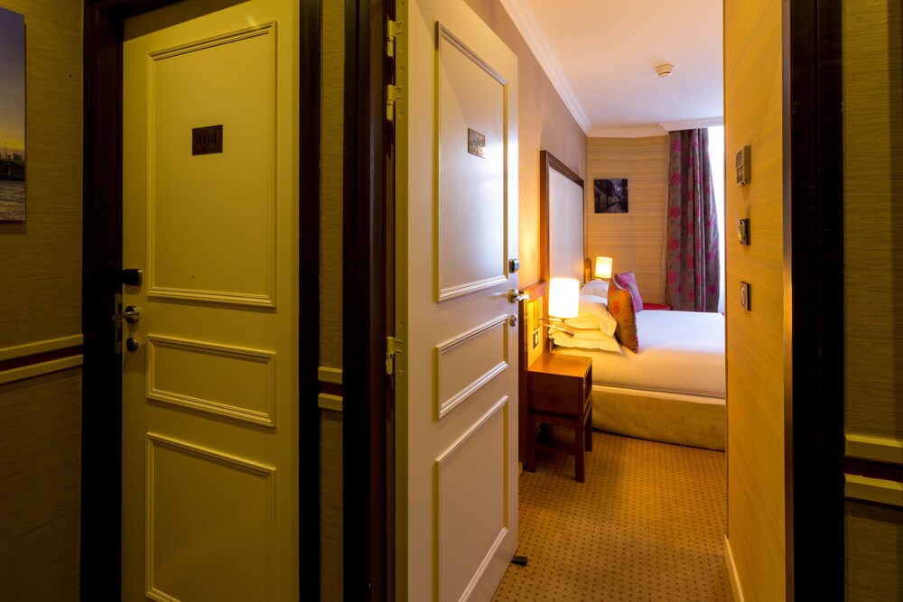 Guest room