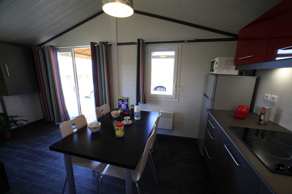 Cottage (For 6 People) - In-Room Dining