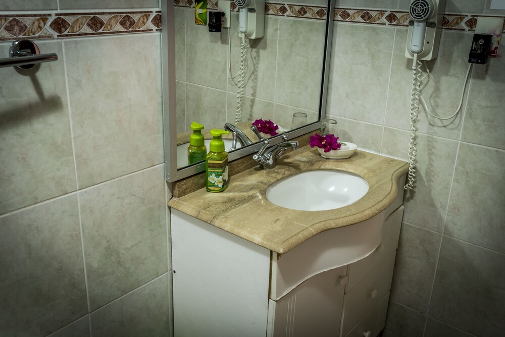 Cabin (Double) - Bathroom