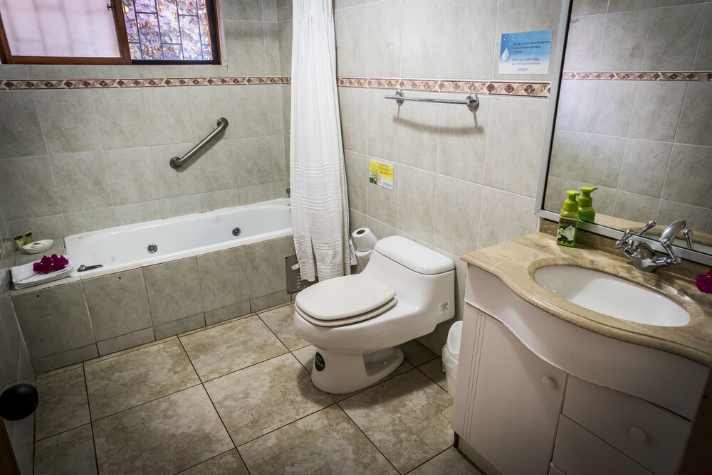 Cabin (Double) - Bathroom