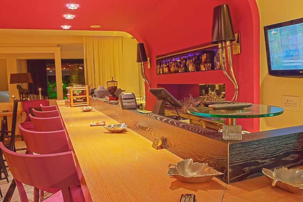 Hotel Bar