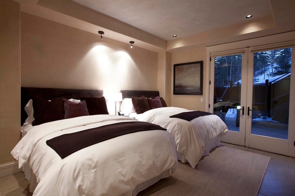 Room, 5 Bedrooms (Auberge Residence (E5)) - Guestroom