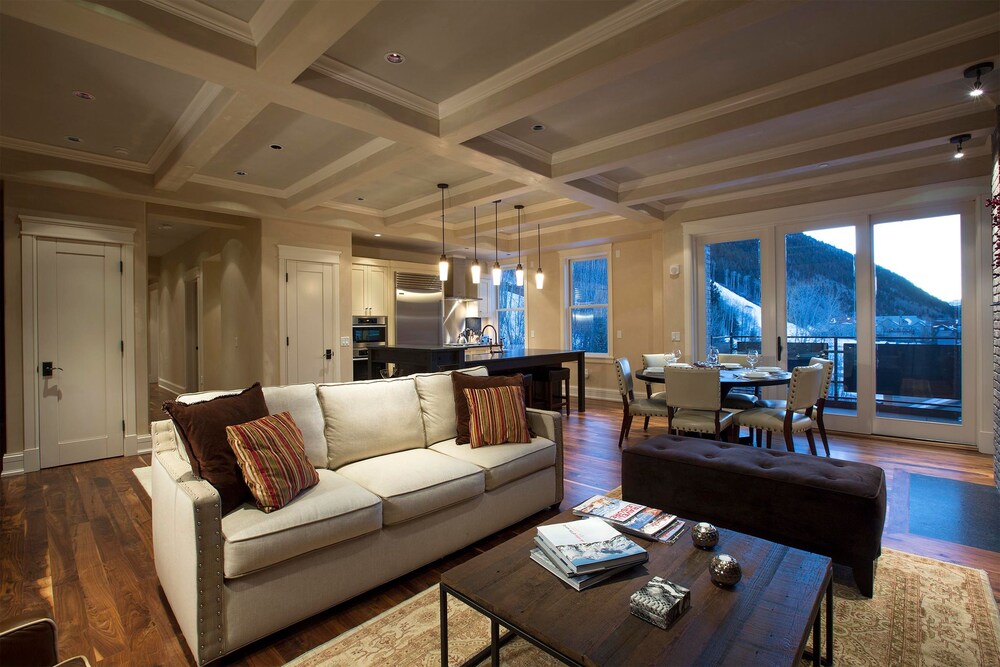 Room, 3 Bedrooms (Auberge Residence (SW301)) - Living Area