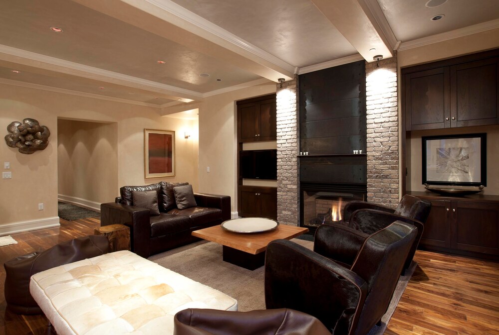 Room, 3 Bedrooms (Auberge Residence (W202)) - Living Area