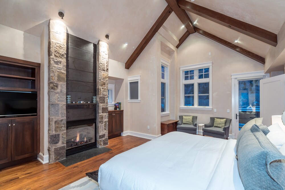 Room, 5 Bedrooms (Auberge Residence (S1A)) - Guestroom