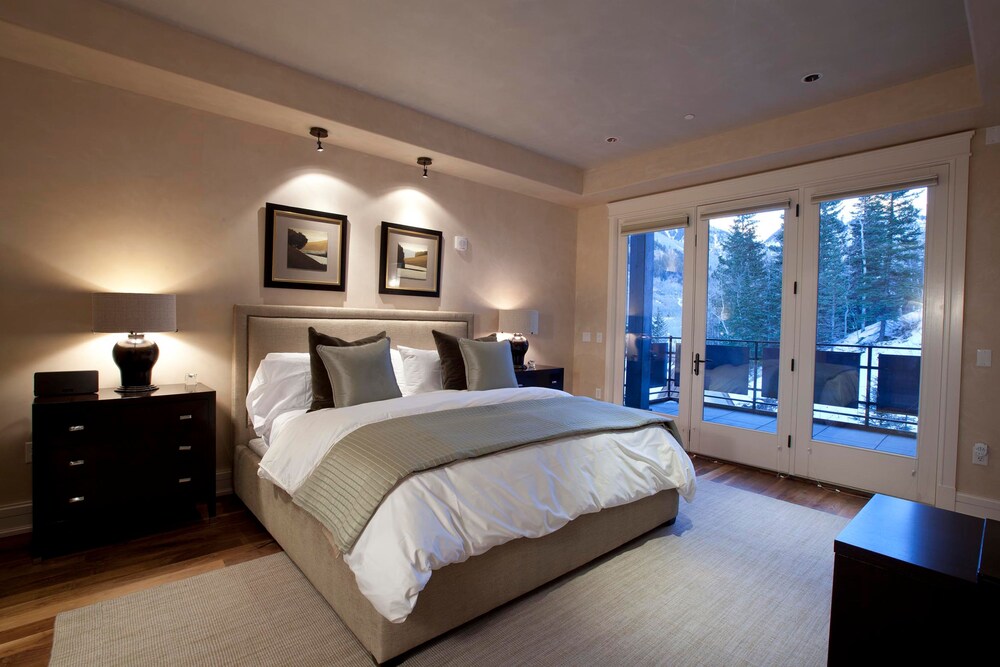 Room, 5 Bedrooms (Auberge Residence (E5)) - Guestroom