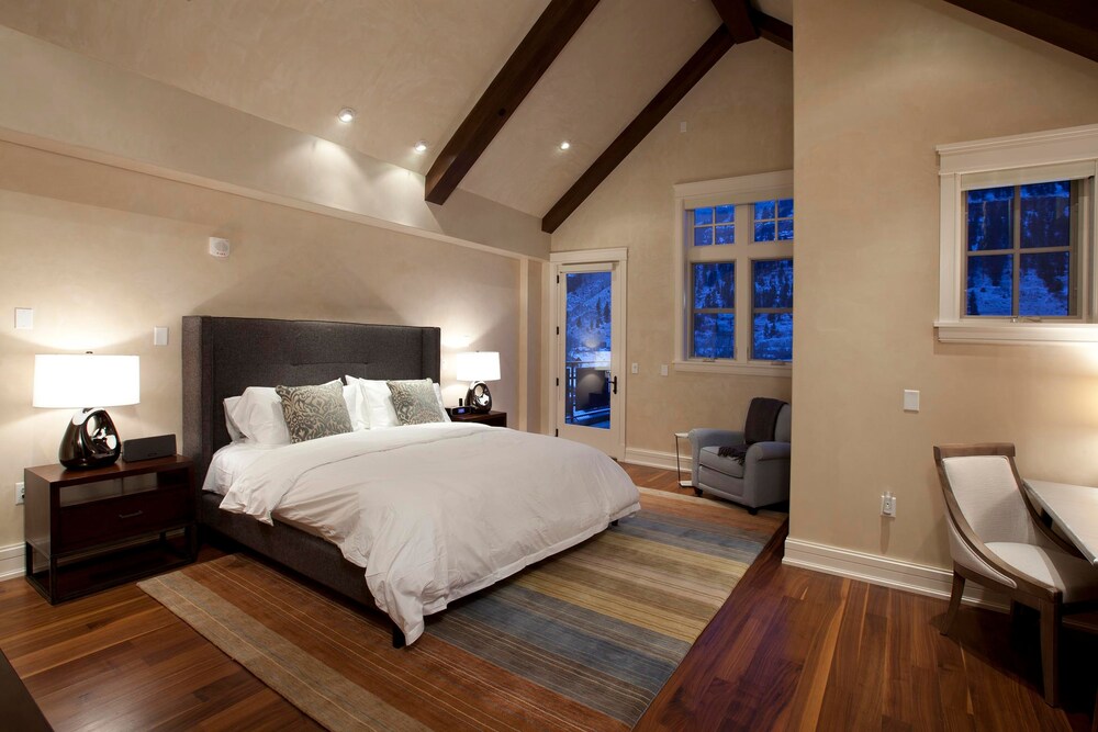 Room, 5 Bedrooms (Auberge Residence (S1B)) - Guestroom