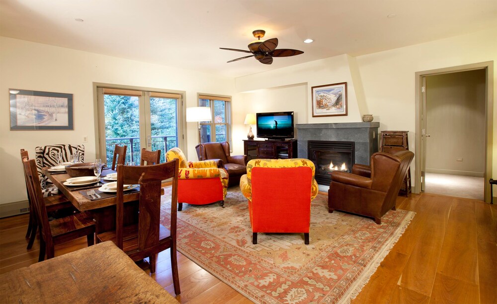 Room, 2 Bedrooms (Cascades Residence (A6)) - Living Area