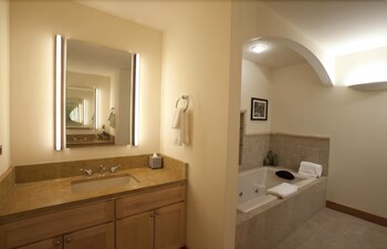 Room, 2 Bedrooms (Cascades Residence (A8)) - Bathroom