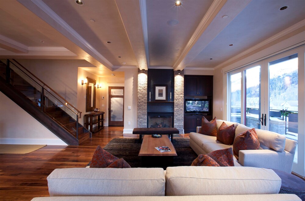 Room, 4 Bedrooms (Auberge Residence (W302)) - Living Area