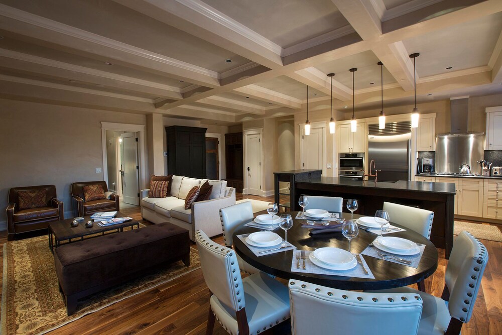 Room, 3 Bedrooms (Auberge Residence (SW301)) - Living Area