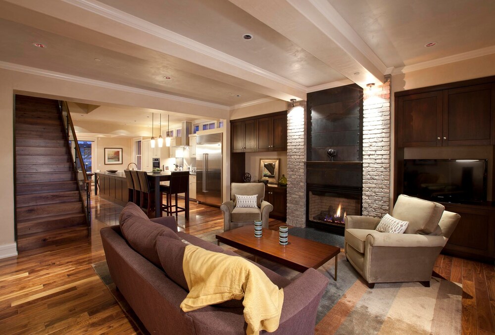 Room, 4 Bedrooms (Auberge Residence (W303)) - Living Area