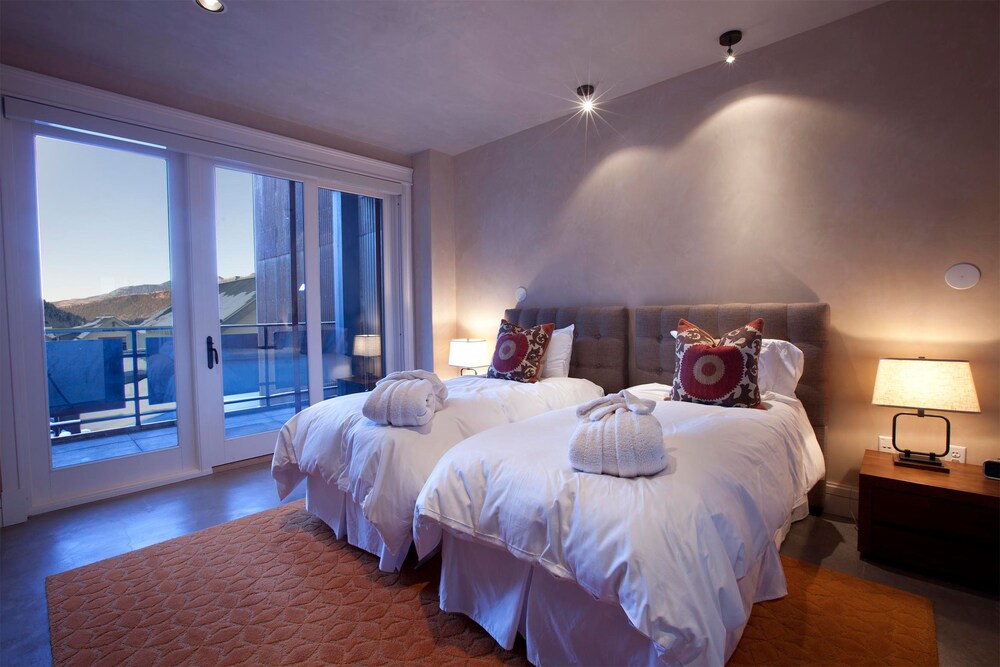 Room, 5 Bedrooms (Auberge Residence (E6) ) - Guestroom
