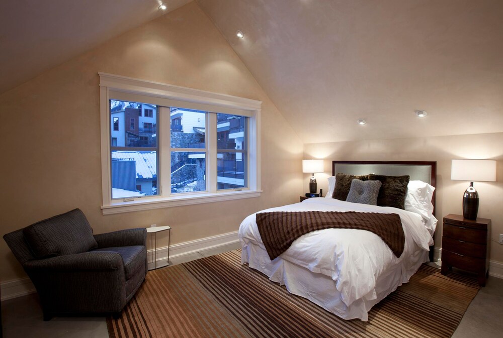 Room, 4 Bedrooms (Auberge Residence (W303)) - Guestroom