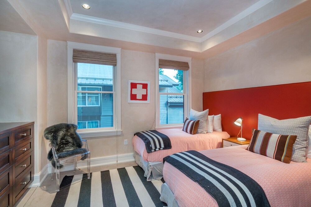 Room, 2 Bedrooms (Auberge Residence (W101)) - Guestroom