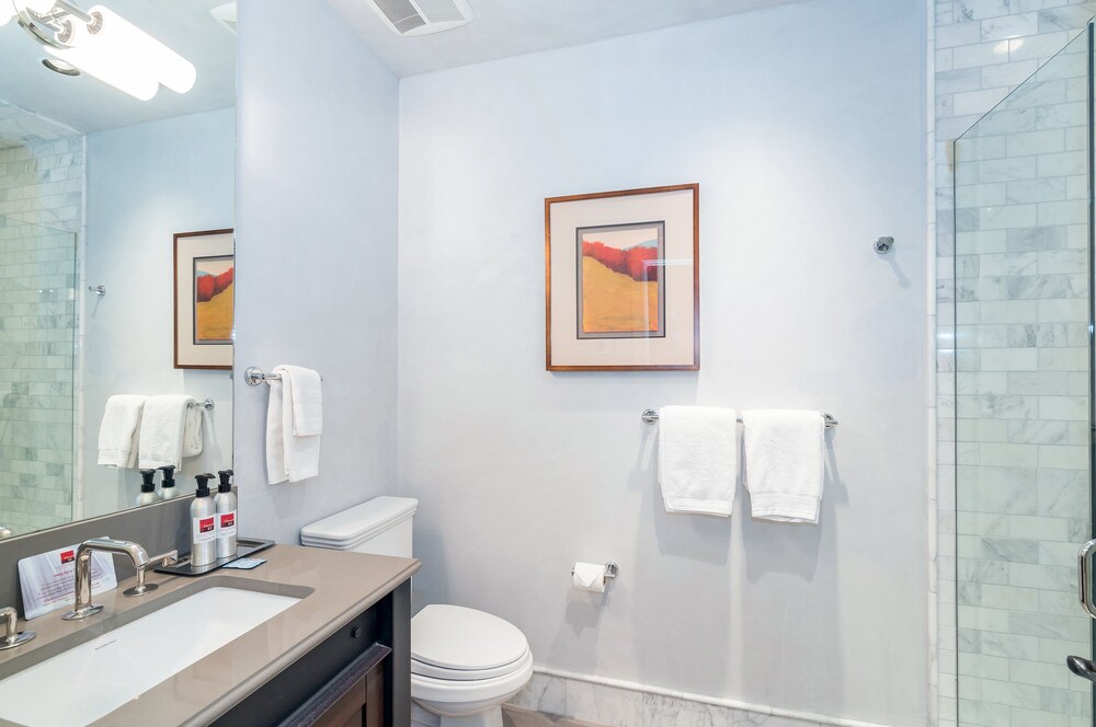 Studio (Auberge Residence (W304)) - Bathroom