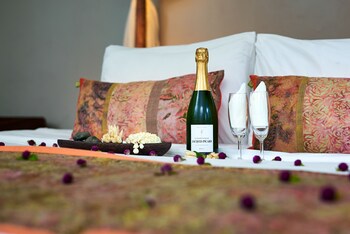 Room Service - Dining