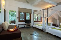 Deluxe Family Room (2 double bed and 1 single bed and 1 bunk bed)