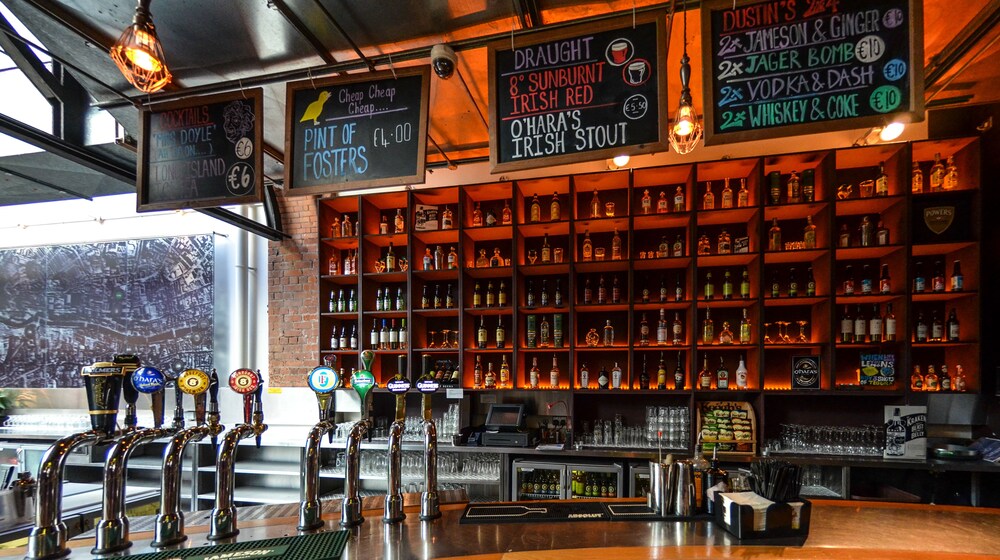Hotel Bar