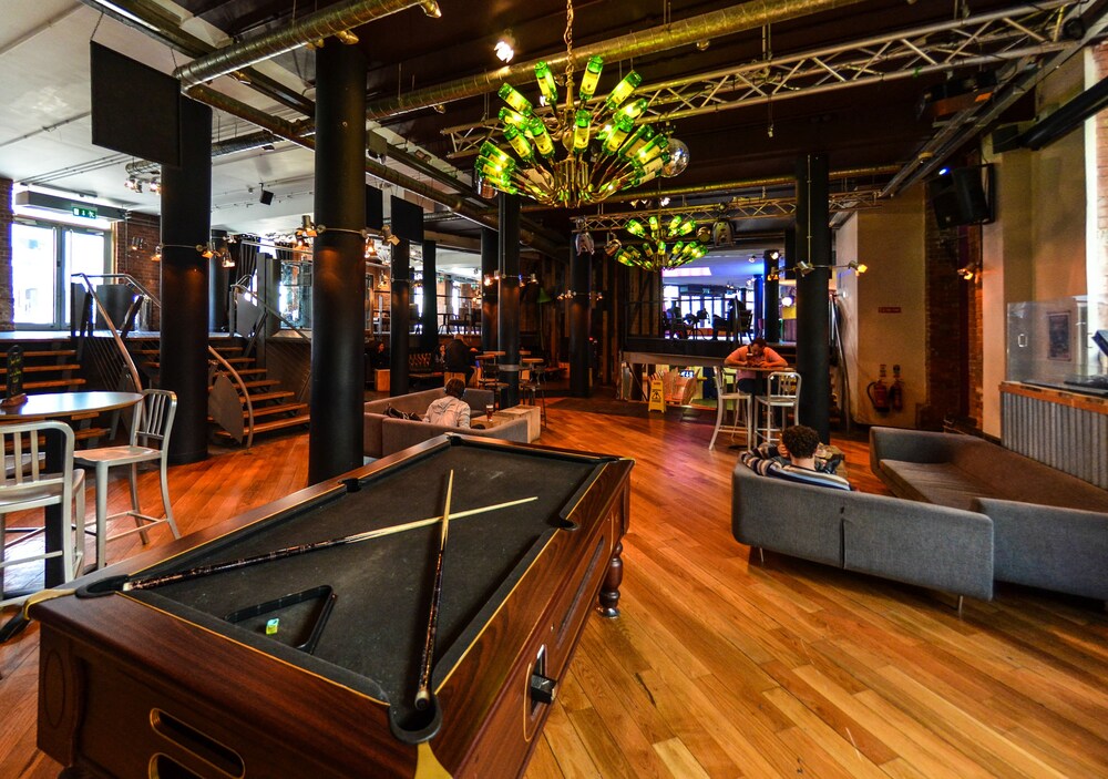 Hotel Bar