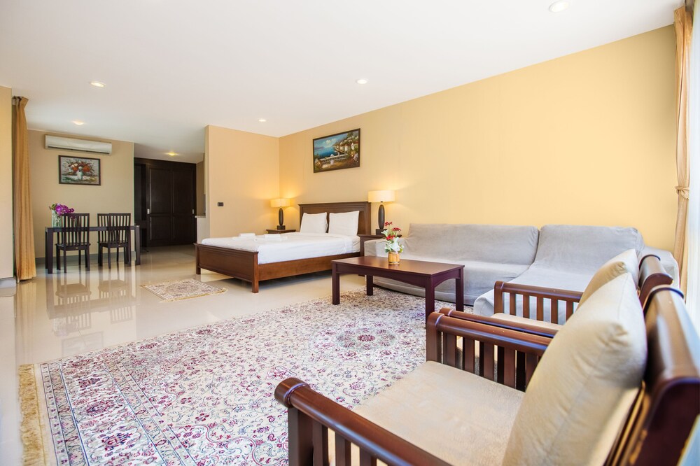 Deluxe Room - Featured Image
