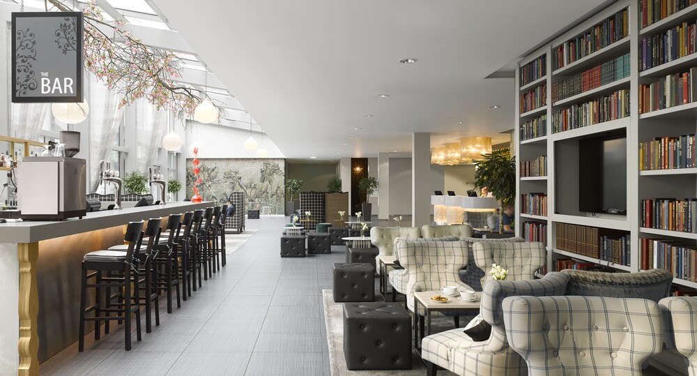 Hotel Bar